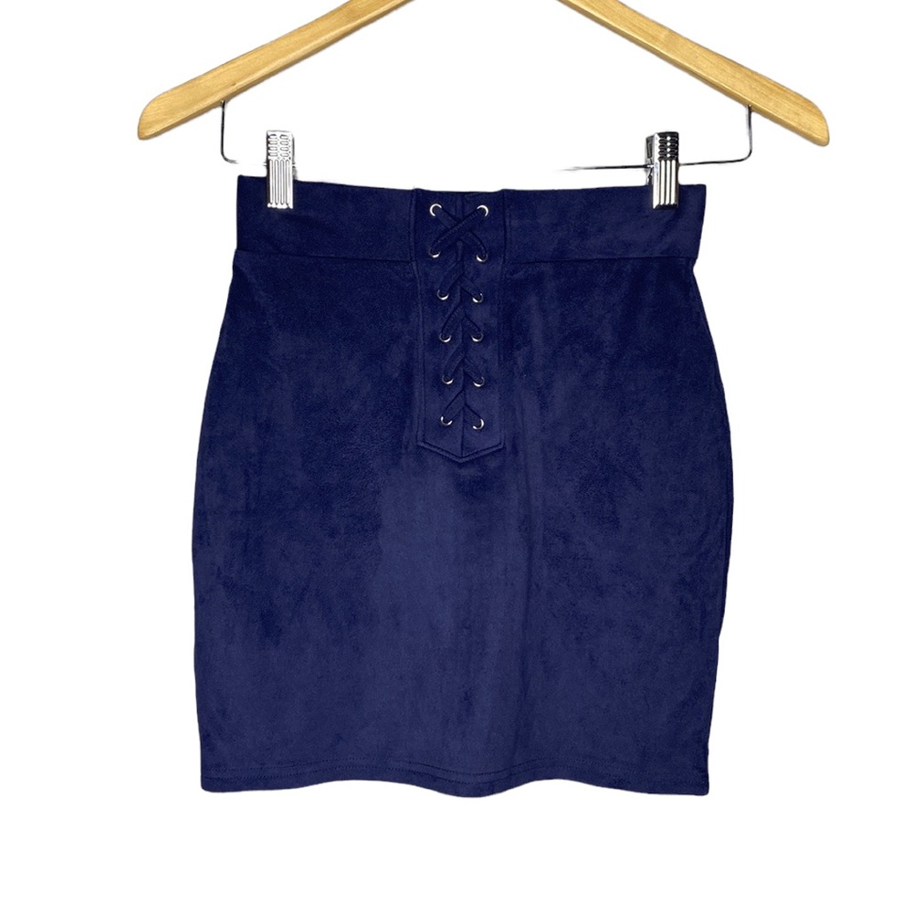 NWT Gorgeous lace up front‎ stretchy mini skirt